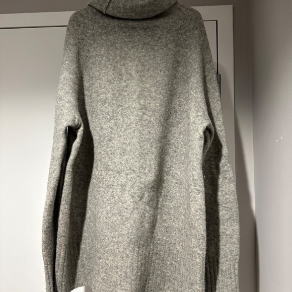 Aritzia Oversized Grey Wool Turtleneck Sweater - Picture 3 of 5
